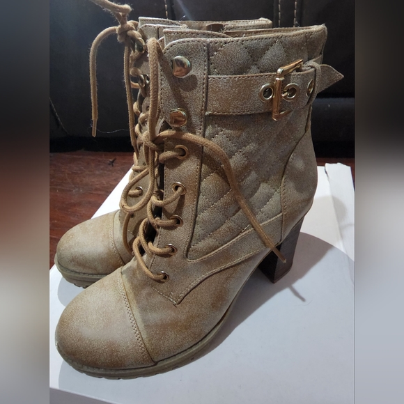 Boots - Picture 3 of 4